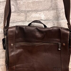 Kenneth Cole Reaction Dark Brown Leather Messenger Bag